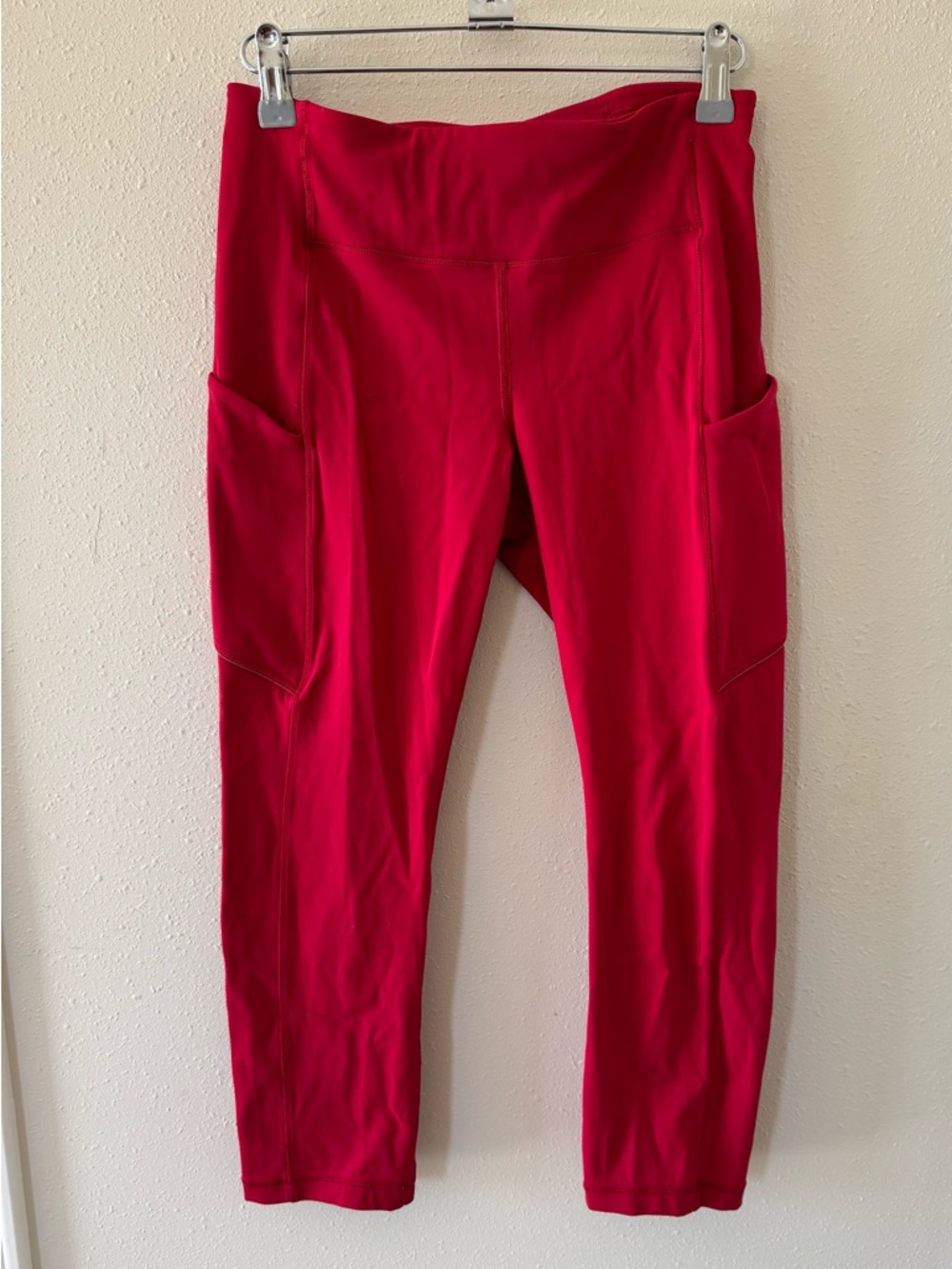 Lululemon size 6 Speed Up Crop Leggings 21” Flamenco Red